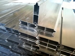 Deski burtowe do naczep aluminowe profil piramida ( piór-o-wpust) 3,3m deski do naczepy (1)